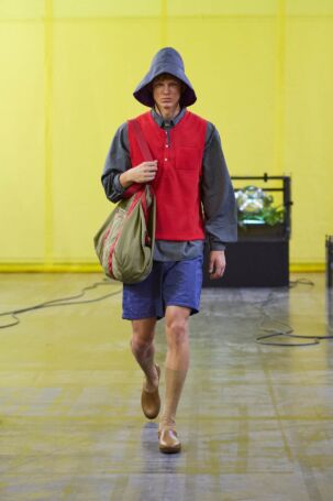 9/26 | Solid Homme Spring 2027 Menswear | Photo: Luca Tombolini | Courtesy of Solid Homme Solid Homme Spring 2027 Menswear | Photo: Luca Tombolini | Courtesy of Solid Homme