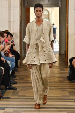 2/34 | ZIGGY CHEN Spring 2027 Menswear | Photo: Alessandro Tinelli | Courtesy of ZIGGY CHEN ZIGGY CHEN Spring 2027 Menswear | Photo: Alessandro Tinelli | Courtesy of ZIGGY CHEN