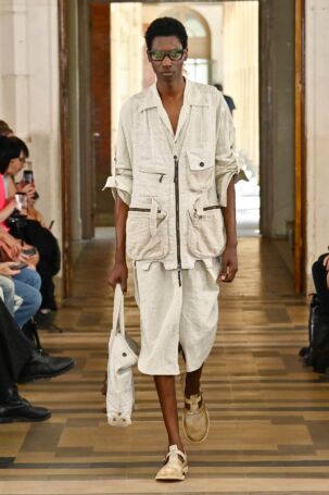 3/34 | ZIGGY CHEN Spring 2027 Menswear | Photo: Alessandro Tinelli | Courtesy of ZIGGY CHEN ZIGGY CHEN Spring 2027 Menswear | Photo: Alessandro Tinelli | Courtesy of ZIGGY CHEN