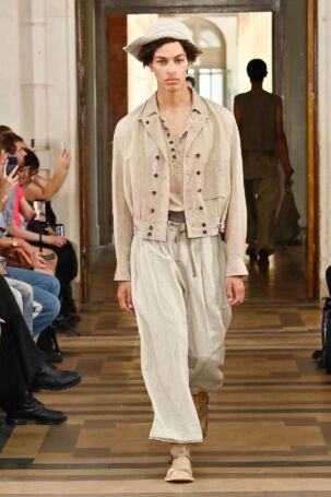 6/34 | ZIGGY CHEN Spring 2027 Menswear | Photo: Alessandro Tinelli | Courtesy of ZIGGY CHEN ZIGGY CHEN Spring 2027 Menswear | Photo: Alessandro Tinelli | Courtesy of ZIGGY CHEN