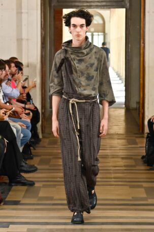9/34 | ZIGGY CHEN Spring 2027 Menswear | Photo: Alessandro Tinelli | Courtesy of ZIGGY CHEN ZIGGY CHEN Spring 2027 Menswear | Photo: Alessandro Tinelli | Courtesy of ZIGGY CHEN
