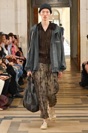 11/34 | ZIGGY CHEN Spring 2027 Menswear | Photo: Alessandro Tinelli | Courtesy of ZIGGY CHEN ZIGGY CHEN Spring 2027 Menswear | Photo: Alessandro Tinelli | Courtesy of ZIGGY CHEN