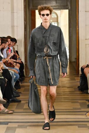 12/34 | ZIGGY CHEN Spring 2027 Menswear | Photo: Alessandro Tinelli | Courtesy of ZIGGY CHEN ZIGGY CHEN Spring 2027 Menswear | Photo: Alessandro Tinelli | Courtesy of ZIGGY CHEN