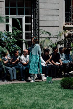 12/23 | SHINYAKOZUKA Spring 2027 Menswear Setting | Courtesy of SHINYAKOZUKA SHINYAKOZUKA Spring 2027 Menswear Setting | Courtesy of SHINYAKOZUKA
