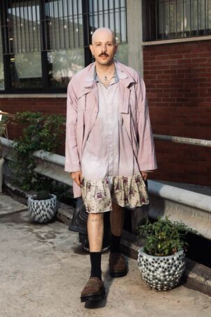 7/44 | Simon Cracker Spring 2027 Menswear | Photo: Francesco Pividori | Courtesy of Simon Cracker Simon Cracker Spring 2027 Menswear | Photo: Francesco Pividori | Courtesy of Simon Cracker
