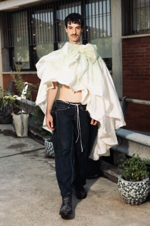 10/44 | Simon Cracker Spring 2027 Menswear | Photo: Francesco Pividori | Courtesy of Simon Cracker Simon Cracker Spring 2027 Menswear | Photo: Francesco Pividori | Courtesy of Simon Cracker