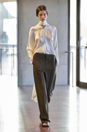 1/20 | BEARE PARK Pre-Fall 2026 | Photo: GoRunway | Courtesy of BEARE PARK BEARE PARK Pre-Fall 2026 | Photo: GoRunway | Courtesy of BEARE PARK