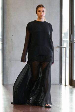 3/20 | BEARE PARK Pre-Fall 2026 | Photo: GoRunway | Courtesy of BEARE PARK BEARE PARK Pre-Fall 2026 | Photo: GoRunway | Courtesy of BEARE PARK