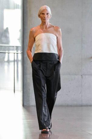 4/20 | BEARE PARK Pre-Fall 2026 | Photo: GoRunway | Courtesy of BEARE PARK BEARE PARK Pre-Fall 2026 | Photo: GoRunway | Courtesy of BEARE PARK