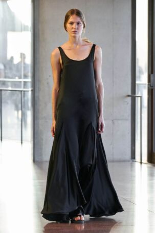6/20 | BEARE PARK Pre-Fall 2026 | Photo: GoRunway | Courtesy of BEARE PARK BEARE PARK Pre-Fall 2026 | Photo: GoRunway | Courtesy of BEARE PARK