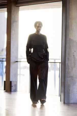 3/46 | BEARE PARK Pre-Fall 2026 Setting | Photo: Mia Rankin | Courtesy of BEARE PARK BEARE PARK Pre-Fall 2026 Setting | Photo: Mia Rankin | Courtesy of BEARE PARK