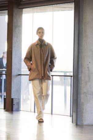 10/46 | BEARE PARK Pre-Fall 2026 Setting | Photo: Mia Rankin | Courtesy of BEARE PARK BEARE PARK Pre-Fall 2026 Setting | Photo: Mia Rankin | Courtesy of BEARE PARK