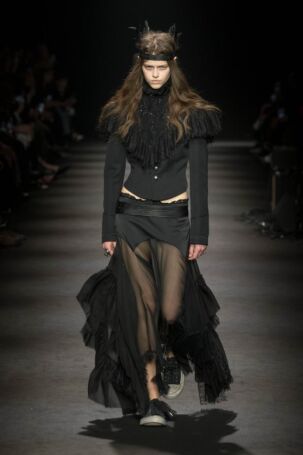 1/42 | Ann Demeulemeester Fall 2026 | Photo: NOWFASHION.com Ann Demeulemeester Fall 2026 | Photo: NOWFASHION.com
