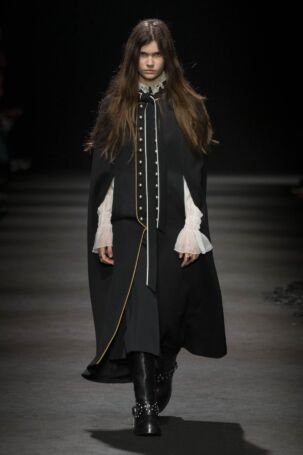 6/42 | Ann Demeulemeester Fall 2026 | Photo: NOWFASHION.com Ann Demeulemeester Fall 2026 | Photo: NOWFASHION.com