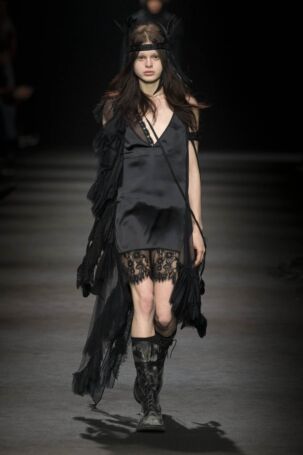 7/42 | Ann Demeulemeester Fall 2026 | Photo: NOWFASHION.com Ann Demeulemeester Fall 2026 | Photo: NOWFASHION.com