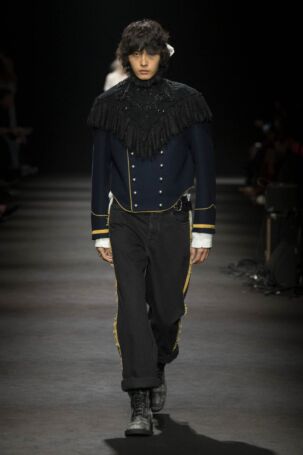 8/42 | Ann Demeulemeester Fall 2026 | Photo: NOWFASHION.com Ann Demeulemeester Fall 2026 | Photo: NOWFASHION.com