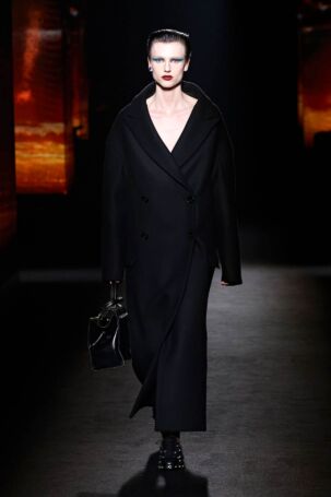3/82 | Balenciaga Fall 2026 | Photo: NOWFASHION.com Balenciaga Fall 2026 | Photo: NOWFASHION.com