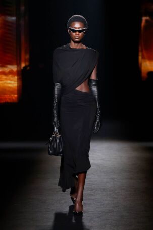 4/82 | Balenciaga Fall 2026 | Photo: NOWFASHION.com Balenciaga Fall 2026 | Photo: NOWFASHION.com