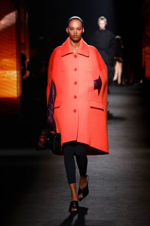 11/82 | Balenciaga Fall 2026 | Photo: NOWFASHION.com Balenciaga Fall 2026 | Photo: NOWFASHION.com