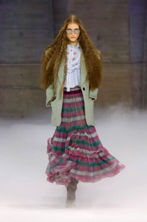 2/56 | Chloé Fall 2026 | Photo: NOWFASHION.com Chloé Fall 2026 | Photo: NOWFASHION.com