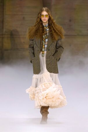 5/56 | Chloé Fall 2026 | Photo: NOWFASHION.com Chloé Fall 2026 | Photo: NOWFASHION.com