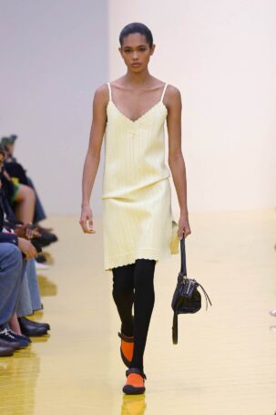 1/67 | Loewe Fall 2026 | Photo: NOWFASHION.com Loewe Fall 2026 | Photo: NOWFASHION.com