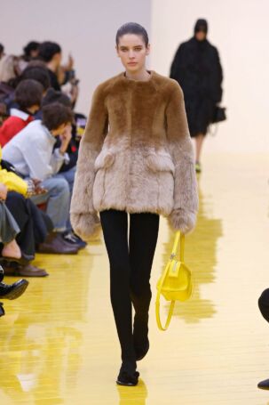 8/67 | Loewe Fall 2026 | Photo: NOWFASHION.com Loewe Fall 2026 | Photo: NOWFASHION.com