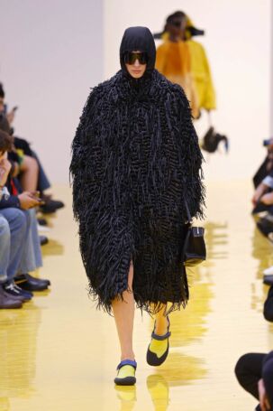 9/67 | Loewe Fall 2026 | Photo: NOWFASHION.com Loewe Fall 2026 | Photo: NOWFASHION.com