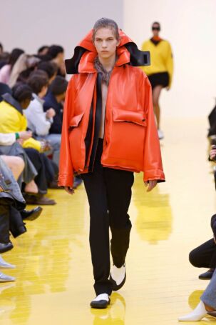 12/67 | Loewe Fall 2026 | Photo: NOWFASHION.com Loewe Fall 2026 | Photo: NOWFASHION.com