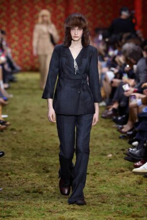 1/66 | Miu Miu Fall 2026 | Photo: NOWFASHION.com Miu Miu Fall 2026 | Photo: NOWFASHION.com
