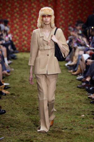 2/66 | Miu Miu Fall 2026 | Photo: NOWFASHION.com Miu Miu Fall 2026 | Photo: NOWFASHION.com