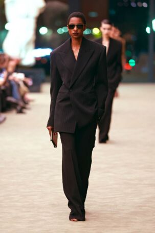 7/51 | Saint Laurent Fall 2026 | Photo: NOWFASHION.com Saint Laurent Fall 2026 | Photo: NOWFASHION.com