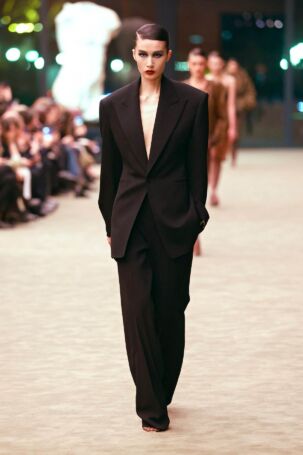 8/51 | Saint Laurent Fall 2026 | Photo: NOWFASHION.com Saint Laurent Fall 2026 | Photo: NOWFASHION.com