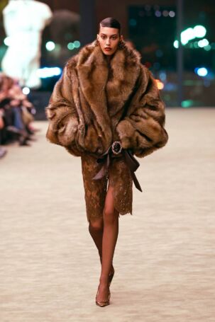 11/51 | Saint Laurent Fall 2026 | Photo: NOWFASHION.com Saint Laurent Fall 2026 | Photo: NOWFASHION.com