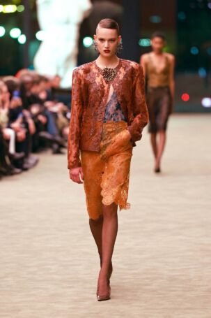 12/51 | Saint Laurent Fall 2026 | Photo: NOWFASHION.com Saint Laurent Fall 2026 | Photo: NOWFASHION.com