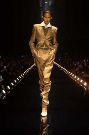 6/43 | Schiaparelli Fall 2026 | Courtesy of Schiaparelli Schiaparelli Fall 2026 | Courtesy of Schiaparelli