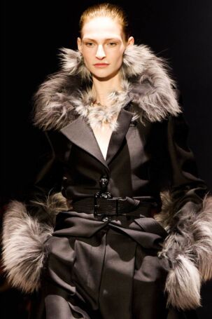 11/16 | Schiaparelli Fall 2026 Details | Courtesy of Schiaparelli Schiaparelli Fall 2026 Details | Courtesy of Schiaparelli