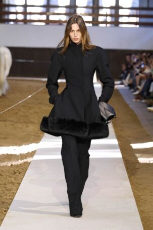 4/52 | Stella McCartney Fall 2026 | Photo: NOWFASHION.com Stella McCartney Fall 2026 | Photo: NOWFASHION.com