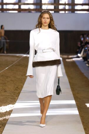 5/52 | Stella McCartney Fall 2026 | Photo: NOWFASHION.com Stella McCartney Fall 2026 | Photo: NOWFASHION.com