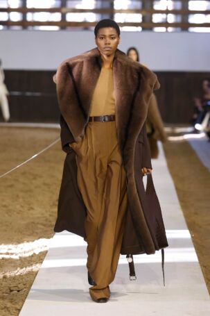 7/52 | Stella McCartney Fall 2026 | Photo: NOWFASHION.com Stella McCartney Fall 2026 | Photo: NOWFASHION.com