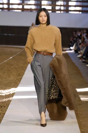 8/52 | Stella McCartney Fall 2026 | Photo: NOWFASHION.com Stella McCartney Fall 2026 | Photo: NOWFASHION.com