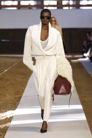 9/52 | Stella McCartney Fall 2026 | Photo: NOWFASHION.com Stella McCartney Fall 2026 | Photo: NOWFASHION.com