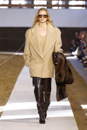10/52 | Stella McCartney Fall 2026 | Photo: NOWFASHION.com Stella McCartney Fall 2026 | Photo: NOWFASHION.com