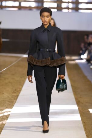 11/52 | Stella McCartney Fall 2026 | Photo: NOWFASHION.com Stella McCartney Fall 2026 | Photo: NOWFASHION.com