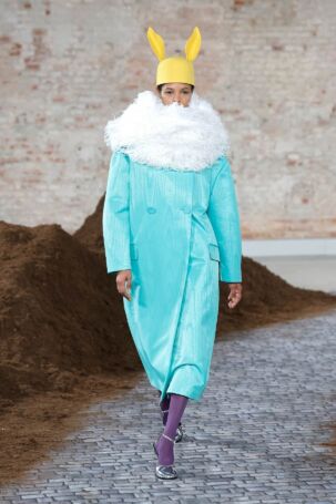 7/52 | Moschino Fall 2026 | Photo: NOWFASHION.com Moschino Fall 2026 | Photo: NOWFASHION.com
