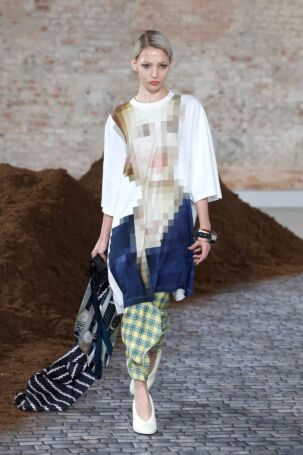 8/52 | Moschino Fall 2026 | Photo: NOWFASHION.com Moschino Fall 2026 | Photo: NOWFASHION.com