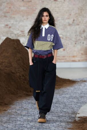 12/52 | Moschino Fall 2026 | Photo: NOWFASHION.com Moschino Fall 2026 | Photo: NOWFASHION.com