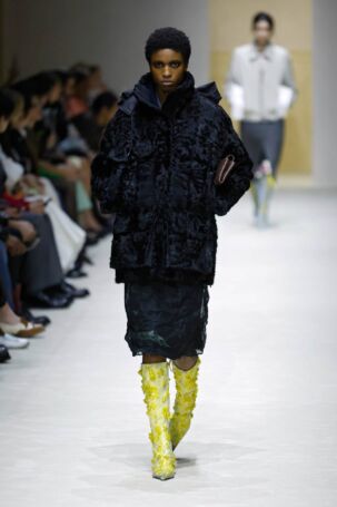 11/63 | Prada Fall 2026 | Photo: NOWFASHION.com Prada Fall 2026 | Photo: NOWFASHION.com