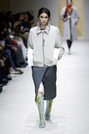 12/63 | Prada Fall 2026 | Photo: NOWFASHION.com Prada Fall 2026 | Photo: NOWFASHION.com