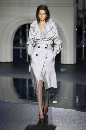 1/55 | Burberry Fall 2026 | Photo: NOWFASHION.com Burberry Fall 2026 | Photo: NOWFASHION.com